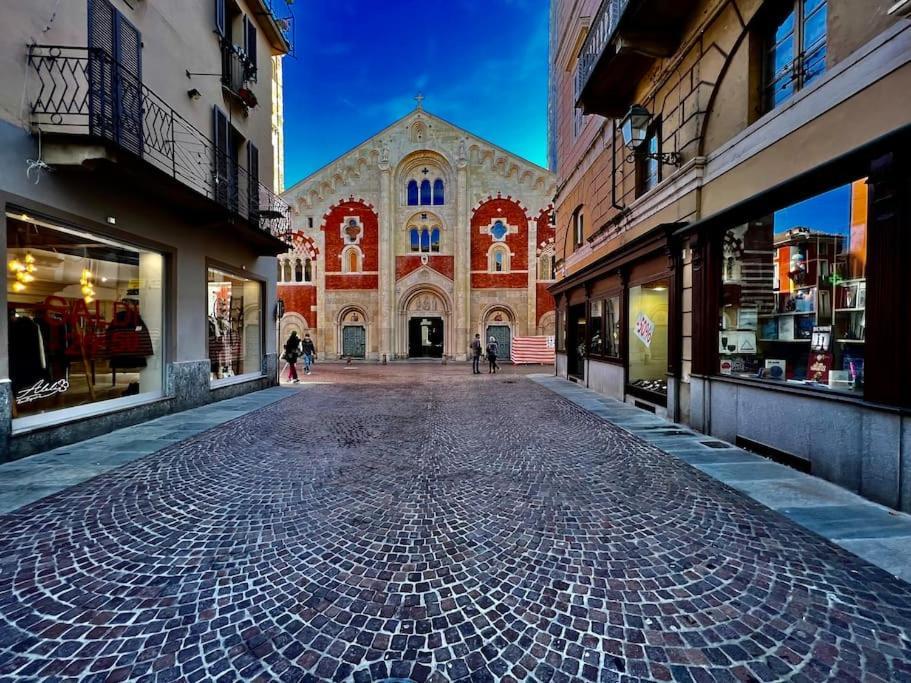 카살레몬페라토 Prestigioso Attico A Passo Duomo By Revenue House 아파트 외부 사진
